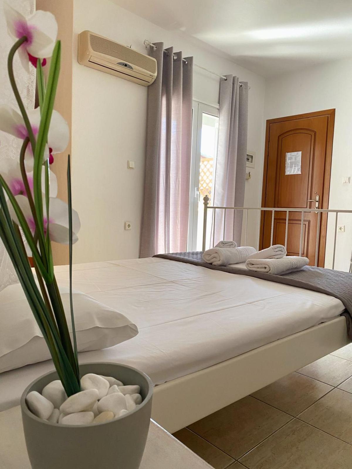 Delia Apartments Пефкохорі Екстер'єр фото